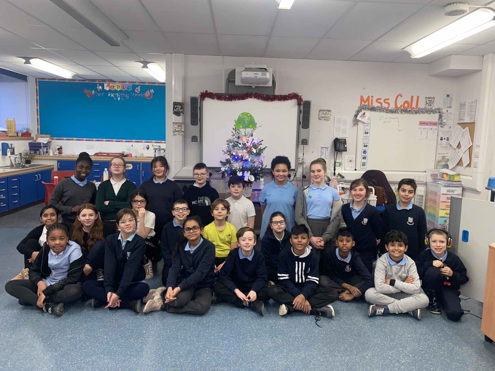 P6 Decorate Tree For Aberdeen’s Christmas Tree Festival Hanover